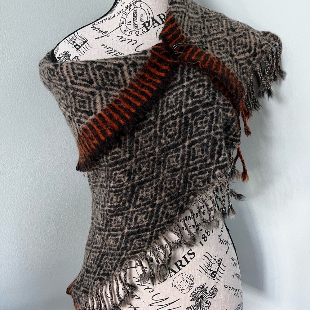Vintage 💯 Wool Geometric Patterned Scarf